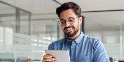 KI Manager am Tablet