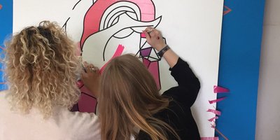 Tape Art Frauen Wand