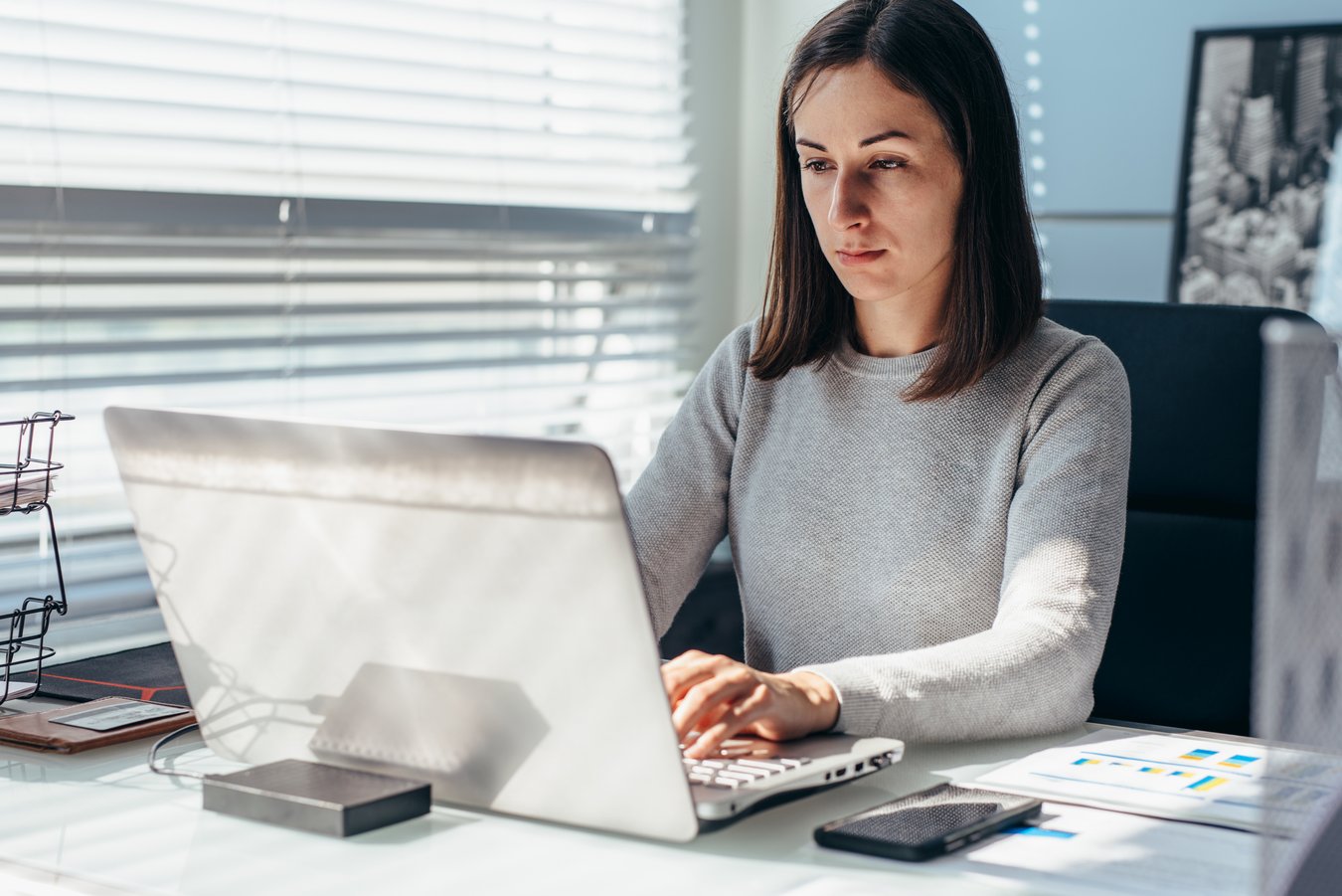 Kauffrau Digitalisierungsmanagement Arbeit Laptop