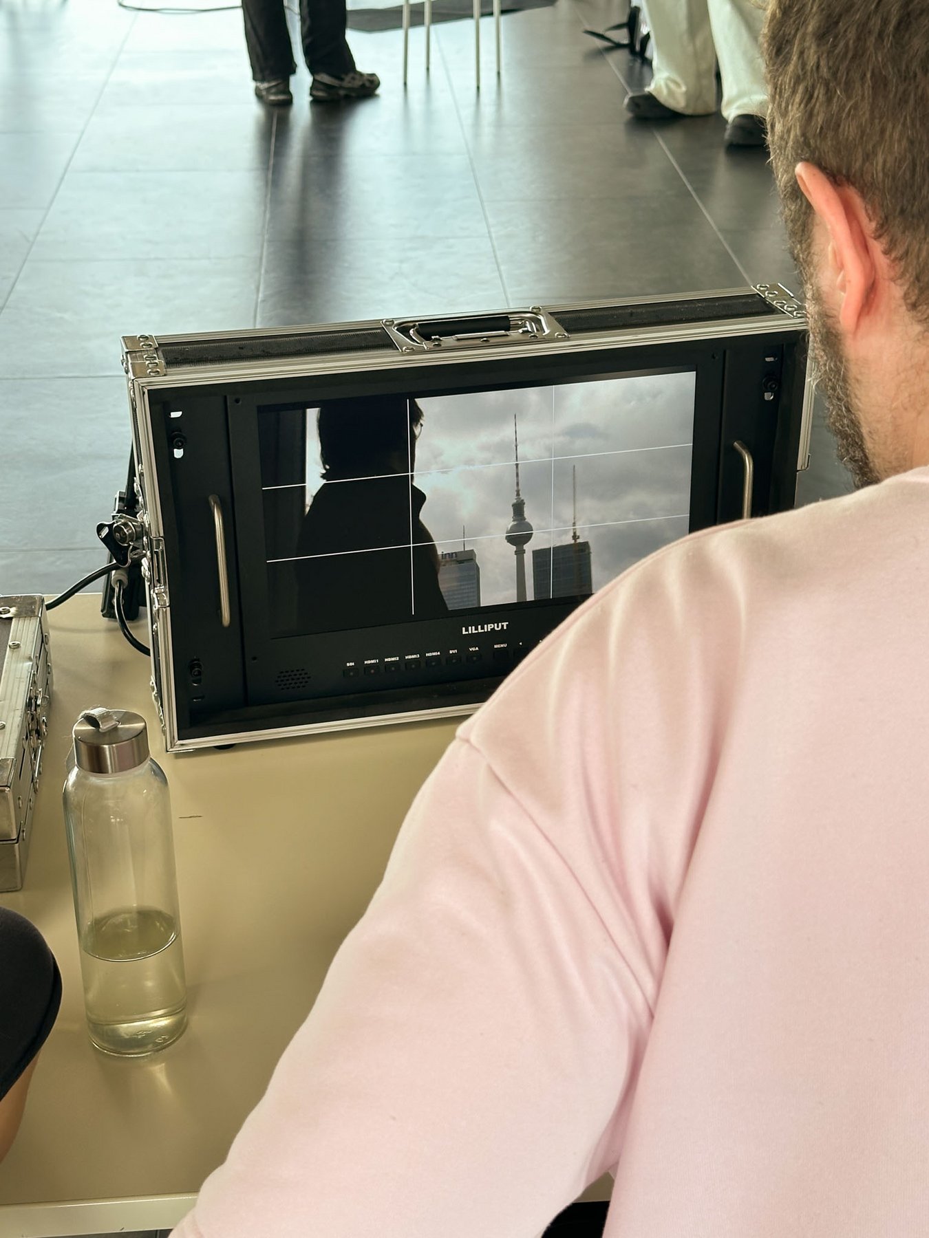 Blick über die Schulter beim Videodreh